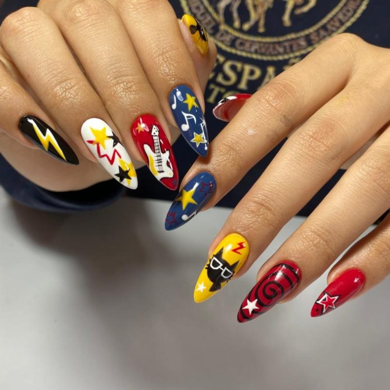 Decoracion a Mano Alzada, Pedreria, Foil o Diseños en Relieve, Servicios Personalizados añadidos a cualquier Manicure